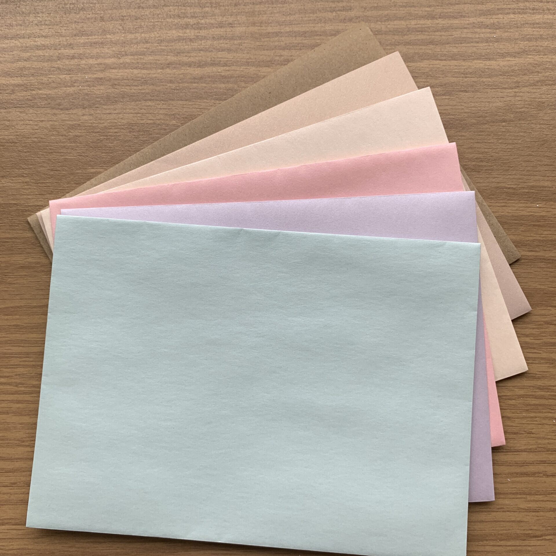 Choix d'enveloppes de couleurs