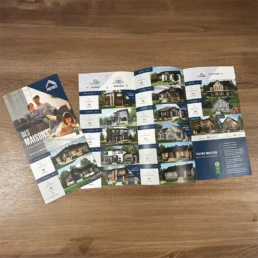 Brochure immobilière présentant modèles de maisons modernes