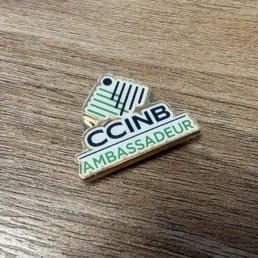 Épinglette CCINB Ambassadeur sur bois.
