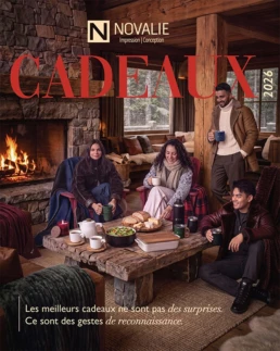 Couverture catalogue cadeaux Novalie 2026 dans chalet chaleureux
