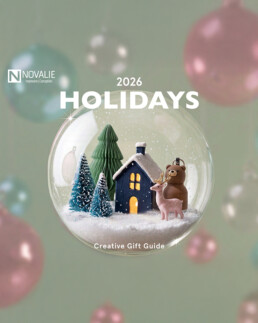 Boule de Noël avec chalet enneigé et animaux