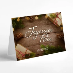 Carte de vœux festive avec cadeaux et pommes de pin